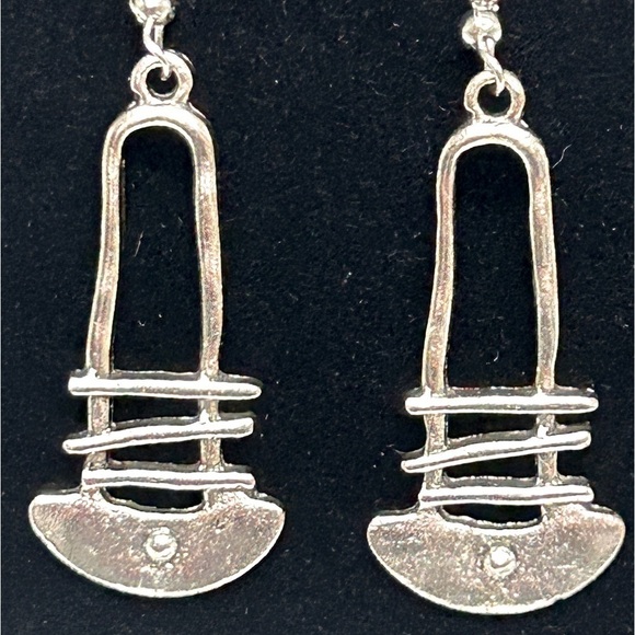 NWT Women’s Bohemian Hammered Look Asymmetrical Silver-Tone Dangle Earrings - Picture 2 of 2